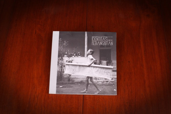 identitas untuk kebangkitan