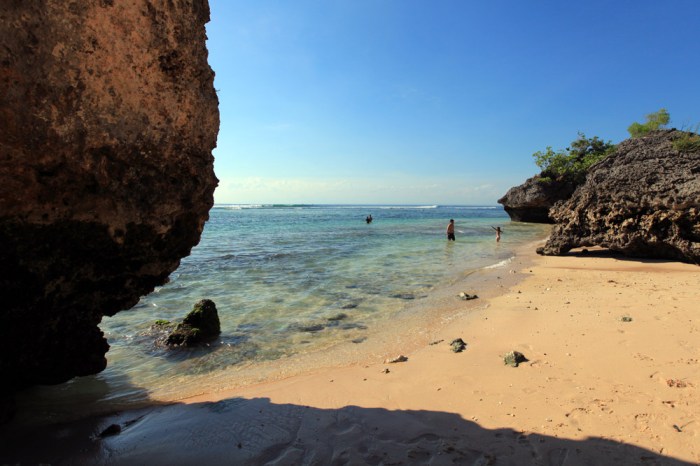 Pantai Padang Padang Bali