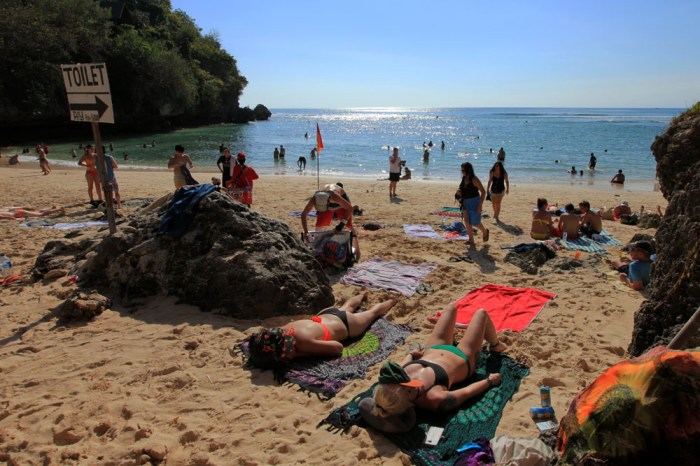 Pantai Padang Padang Bali