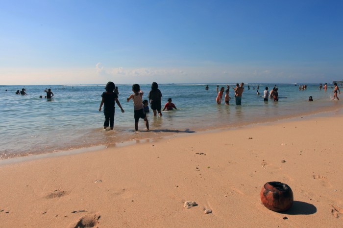 Pantai Padang Padang Bali