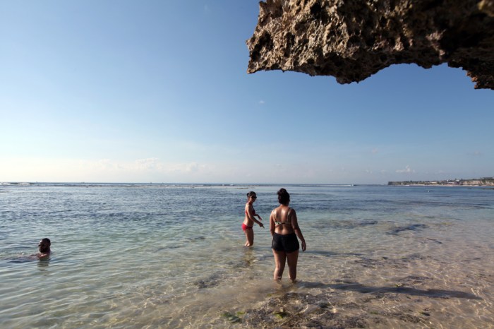 Pantai Padang Padang Bali